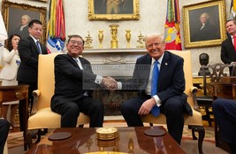 President Donald Trump And Japanese Prime Minister Shigeru Ishiba 13X19 Photo - $17.99