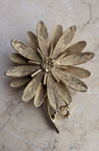 Vintage Brooch Pin Sun Flower Daisy  Signed ART Mode  Gold tone Metal HTF - £15.07 GBP