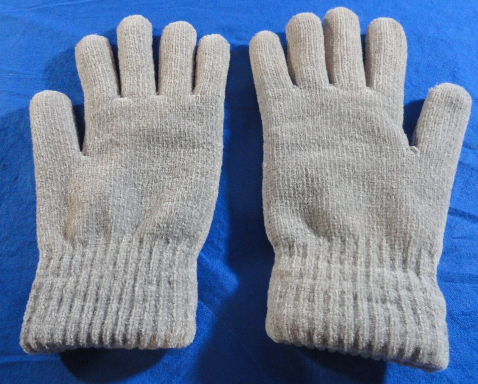 NEW WINTER COLD WEATHER THICK LIGHT GRAY OUTDOOR ACRYLIC POLY KNITTED GL... - $12.23