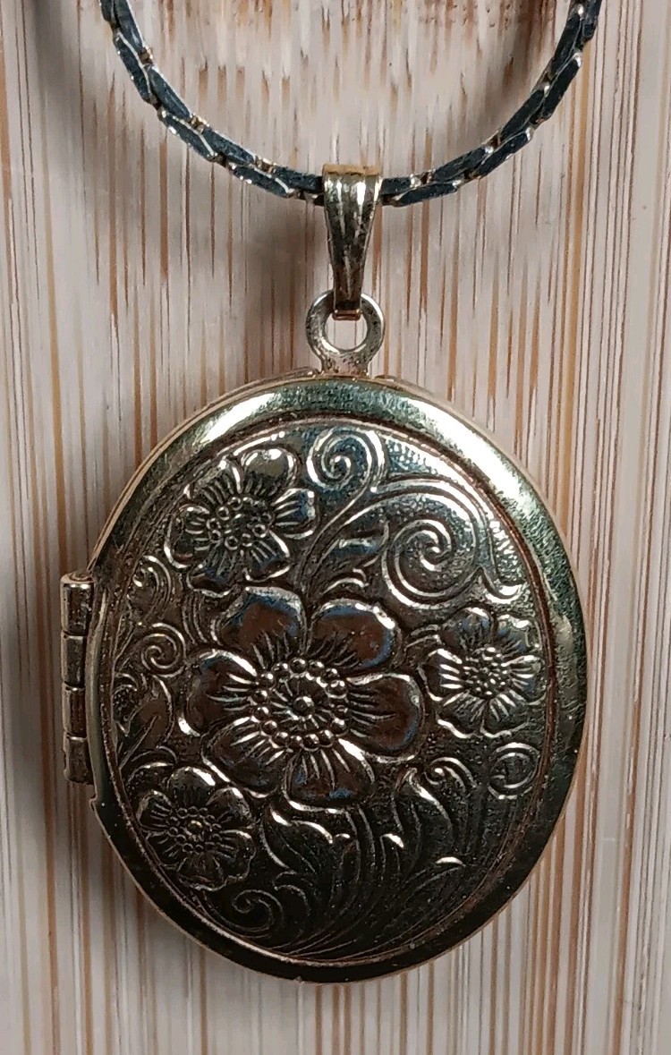 1970s Vintage Art Nouveau Style Locket - £15.66 GBP