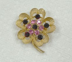Vintage Pink and Red Crystal Gold Tone Clover Brooch Pin - $213.82 MXN