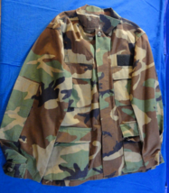 Bdu Woodland Camouflage Jacket W/ Chest Hook &amp; Loop Id Small Short - $17.81