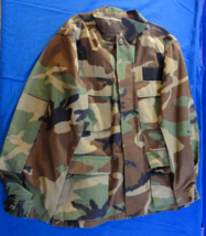 Bdu Woodland Camouflage Jacket W/ Chest Hook &amp; Loop Id Small Short - $16.82