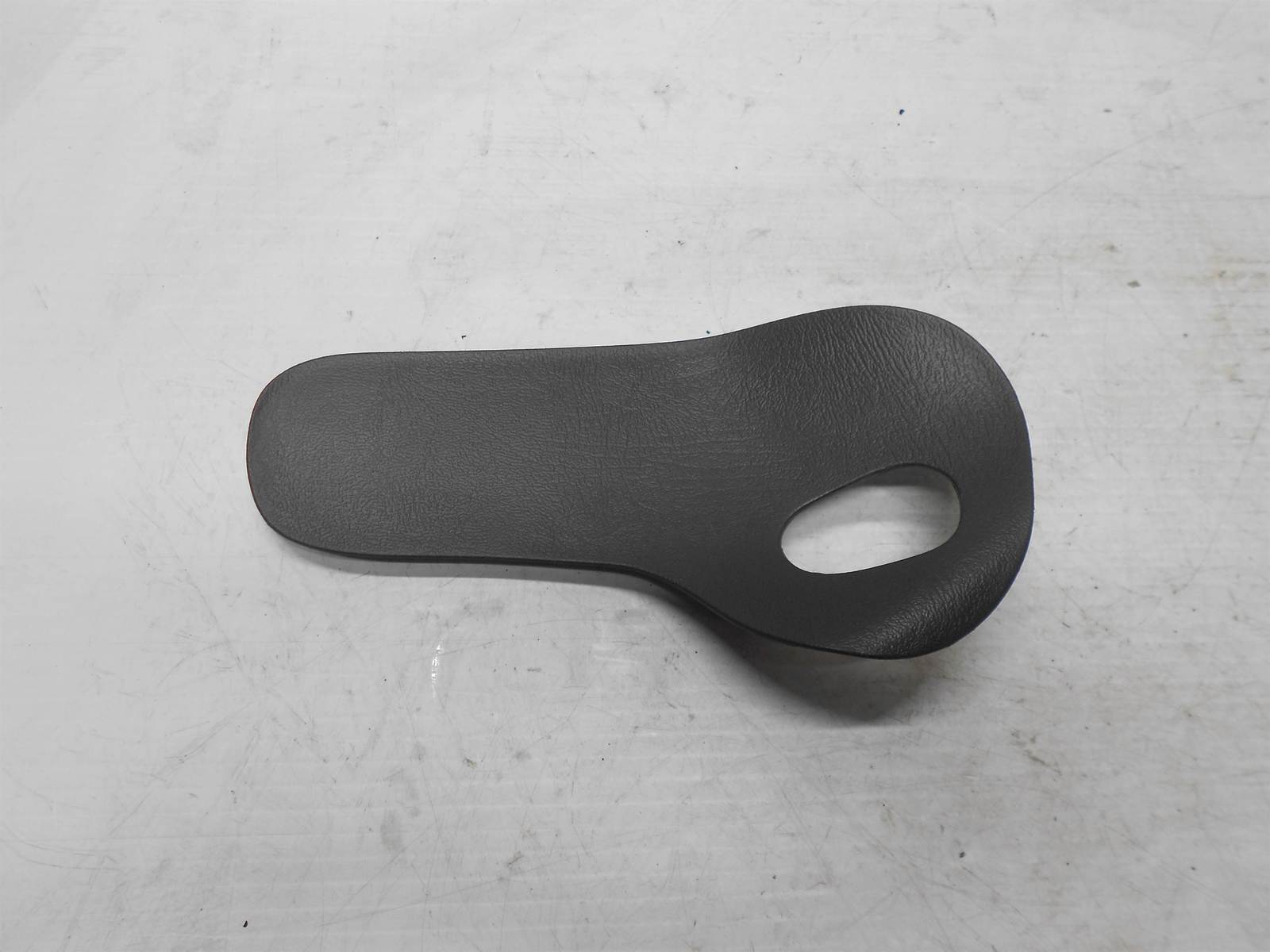 99-06 SILVERADO SUBURBAN SIERRA RIGHT FRONT INTERIOR DOOR HANDLE COVER - $19.99