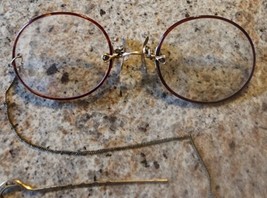 SOEASY Antique Tortoise Shell W/Gold Eye Glasses Spectacles  Finger Chain &amp; Case - £65.55 GBP