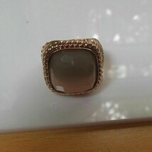 Vintage Goldtone Gray/Cream Stone Cocktail Stretch Ring Size 7 - £7.45 GBP