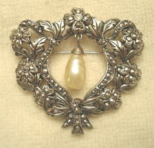 Avon Victorian Style Brooch Pin Floral Textured Faux Marcasite Beautiful Vintage - £23.31 GBP
