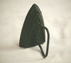 Vintage Mini Cast Iron Toy Flat Sad Iron w Heart Design Salesman Promo Sample - £24.54 GBP