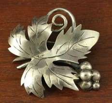Vintage Custom Sterling Silver Estate Jewelry Grape Leaf &amp; Berries Brooch Pin - £25.71 GBP