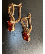 585 14K RG Stamped Infinity Cognac Red Loop Sparkle Stud Earrings - $745.50 MXN
