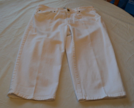 Izod Women&#39;s Petite Size 14P Just Right Crop Capri White Denim Pre-owned - £14.39 GBP