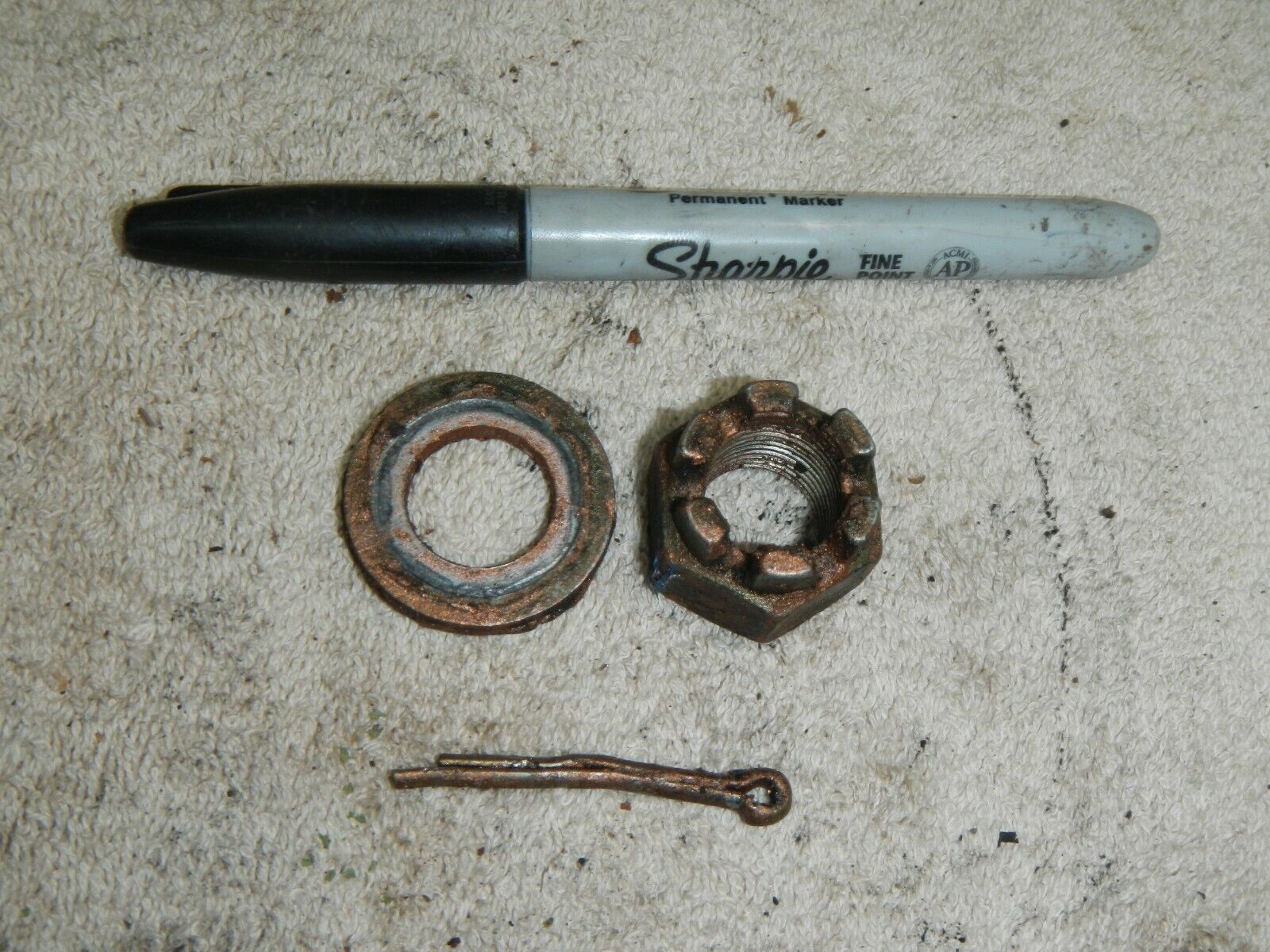 Right hand rear axle shaft nut 1993 Kawasaki Bayou 400 4x4 KLF400-B1 - $19.79