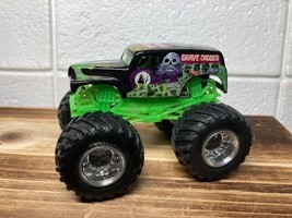 Hot Wheels Monster Jam Grave Digger 4-Time Champion Monster Truck - £3.59 GBP