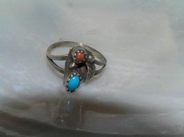 Vintage Old Pawn Dainty Coral &amp; Turquoise Stone in Curled Leaf &amp; Berry Setting - £14.98 GBP
