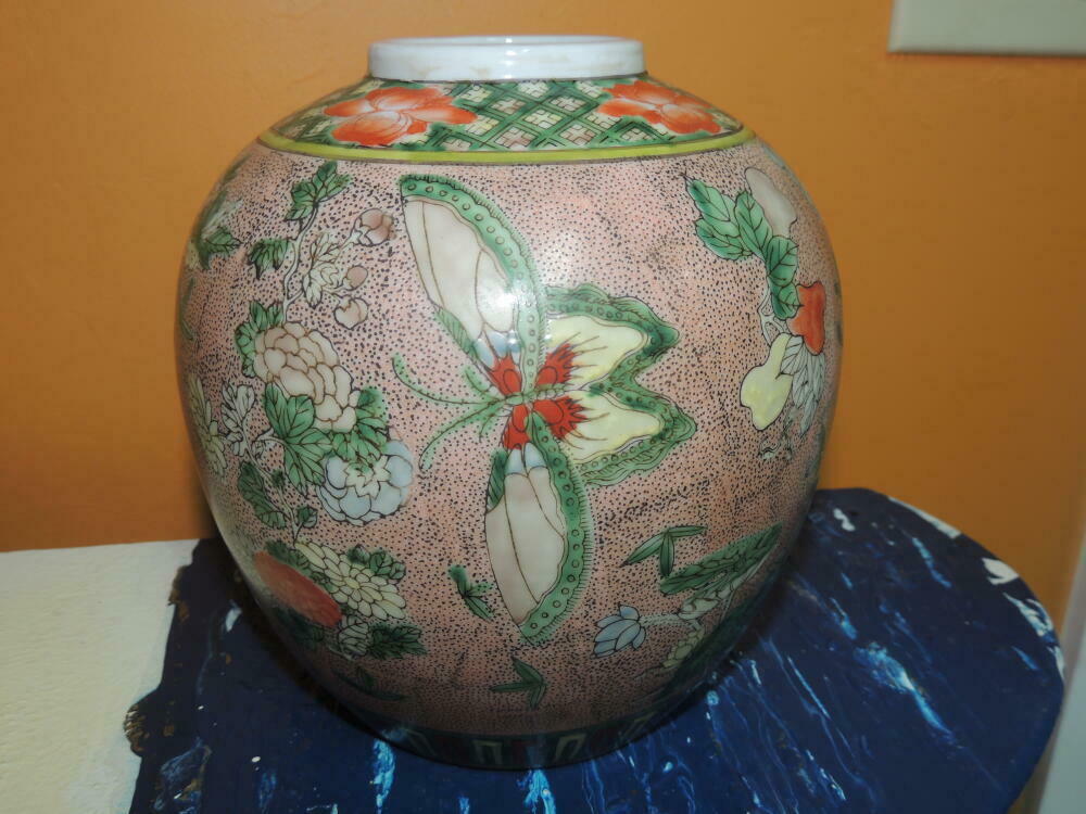 Chinese Jar 7&quot; Famille Verte butterfly floral post 1940 vintage repro Ka... - $80.99