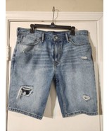 Levi 511 Men knee length denim shorts. Size 38 100 % cotton - $27.16 CAD