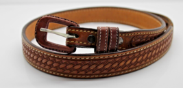 Vintage 1980&#39;s Women&#39;s 1&quot; Basket Weave Tooled Leather Belt And Buckle Co... - $438.17 MXN