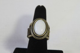 Paparazzi Stretch Band Ring (New) Cliff Dweller Demure - White &amp; Brass - £6.80 GBP