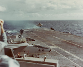 A-4 Skyhawk lands aboard aircraft carrier USS Ticonderoga Photo Print - £6.90 GBP