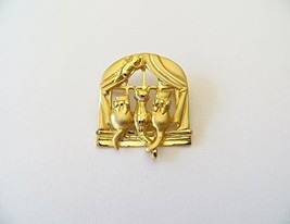 Danecraft Gold - Plated Cats on Window Ledge Pin Brooch - £7.87 GBP