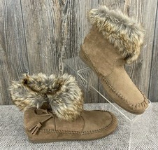 Madden Girl Moccasin Booties Boots Girls 5 Beige Faux Suede Flats Furry Trim - £18.67 GBP