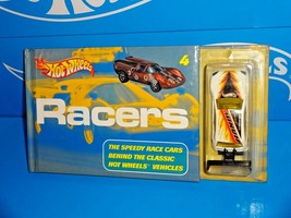 Hot Wheels Book w/ Car #4 RACERS with Ford Focus White HANDY HW Motorsports - £6.99 GBP