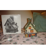 Dept. 56 North Pole Series Elf Bunkhouse - $327.37 MXN