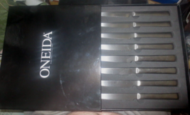 ONEIDA STAINLESS Serrated Steak Knives Set of 8 original box Robinson Products - £17.99 GBP