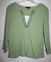 By Design Misses MEDIUM Green Pullover Shirt Top Lace Neckline 3/4 Sleev... - $11.95 By Design Misses MEDIUM Green Pullover Shirt Top Lace Neckline 3/4 Sleev... - $11.95