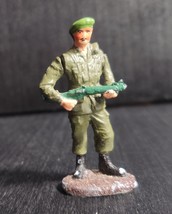 GREEN BERET SOLDIER VINTAGE 1950s TOY SOLDIER METAL 60mm US WW2 TYPE NO ... - $8.80