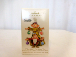 Hallmark Ornament A Very Merry Christmas Tree Snow White and Seven Dwarfs 2012 - £17.05 GBP