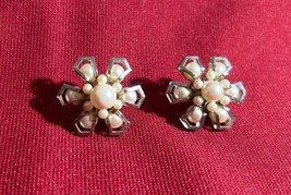 Vtg MCM Faux Silver Pearl Flower Clip On Earrings Signed “Star” J103 - $12.19
