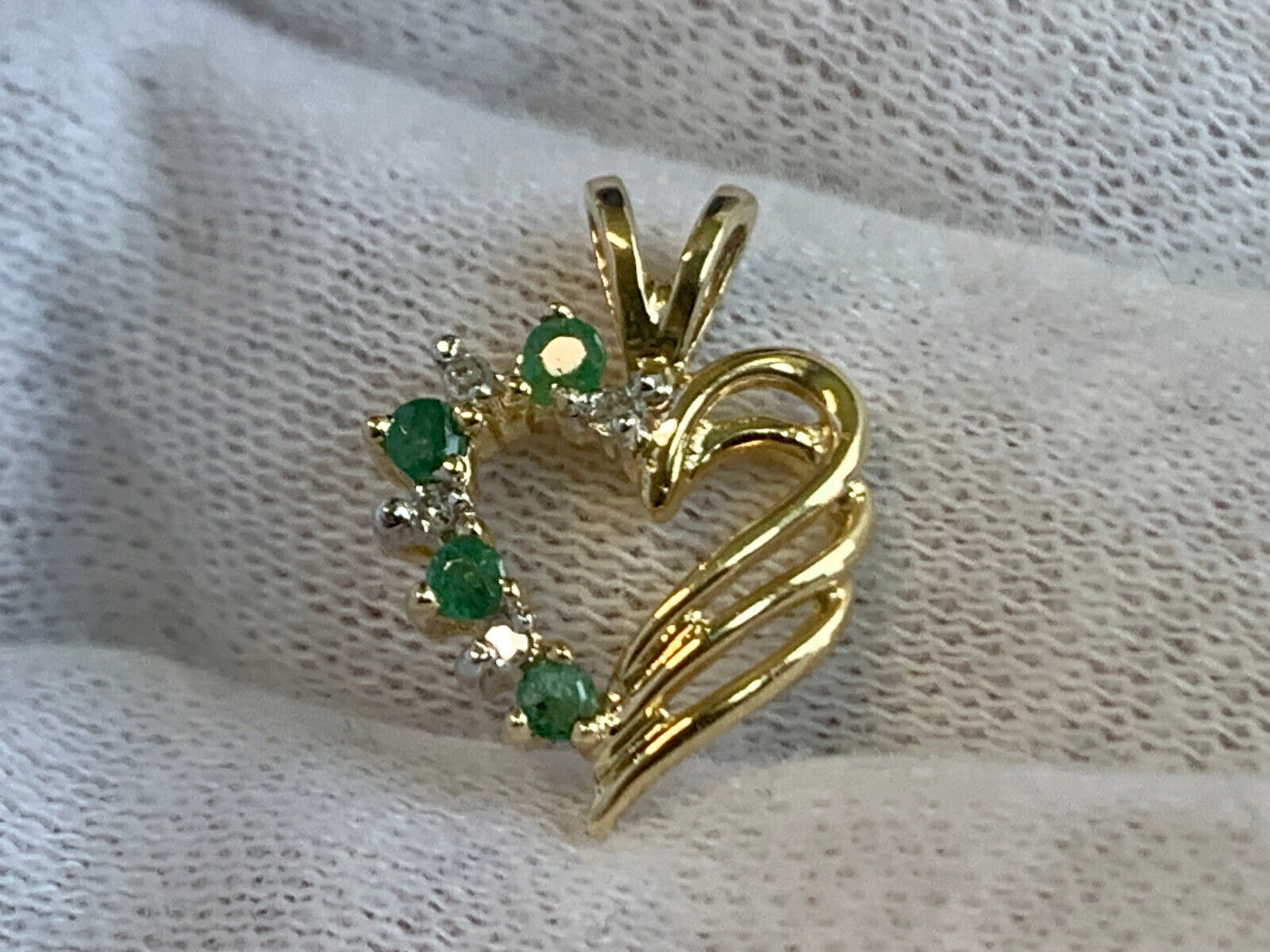 10K Yellow Gold Heart Pendant 1.16g Fine Jewelry Clear & Emerald Color Stones - $69.25