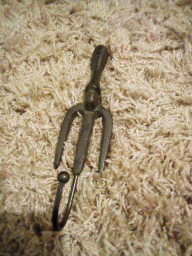 VINTAGE Cast Iron Fork Wall Hanging  Farmhouse Décor  - $4.99