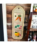 Vtg Woven Straw/Rattan Wall Organizer Mail/Bills/Misc Holder Kitschy Veg... - $174.47 MXN