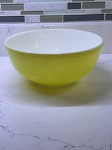 Vintage 1945 Pyrex XL Vibrant Yellow Mixing Bowl 404 4 Quarts 10&quot; Glass USA Made - £36.50 GBP