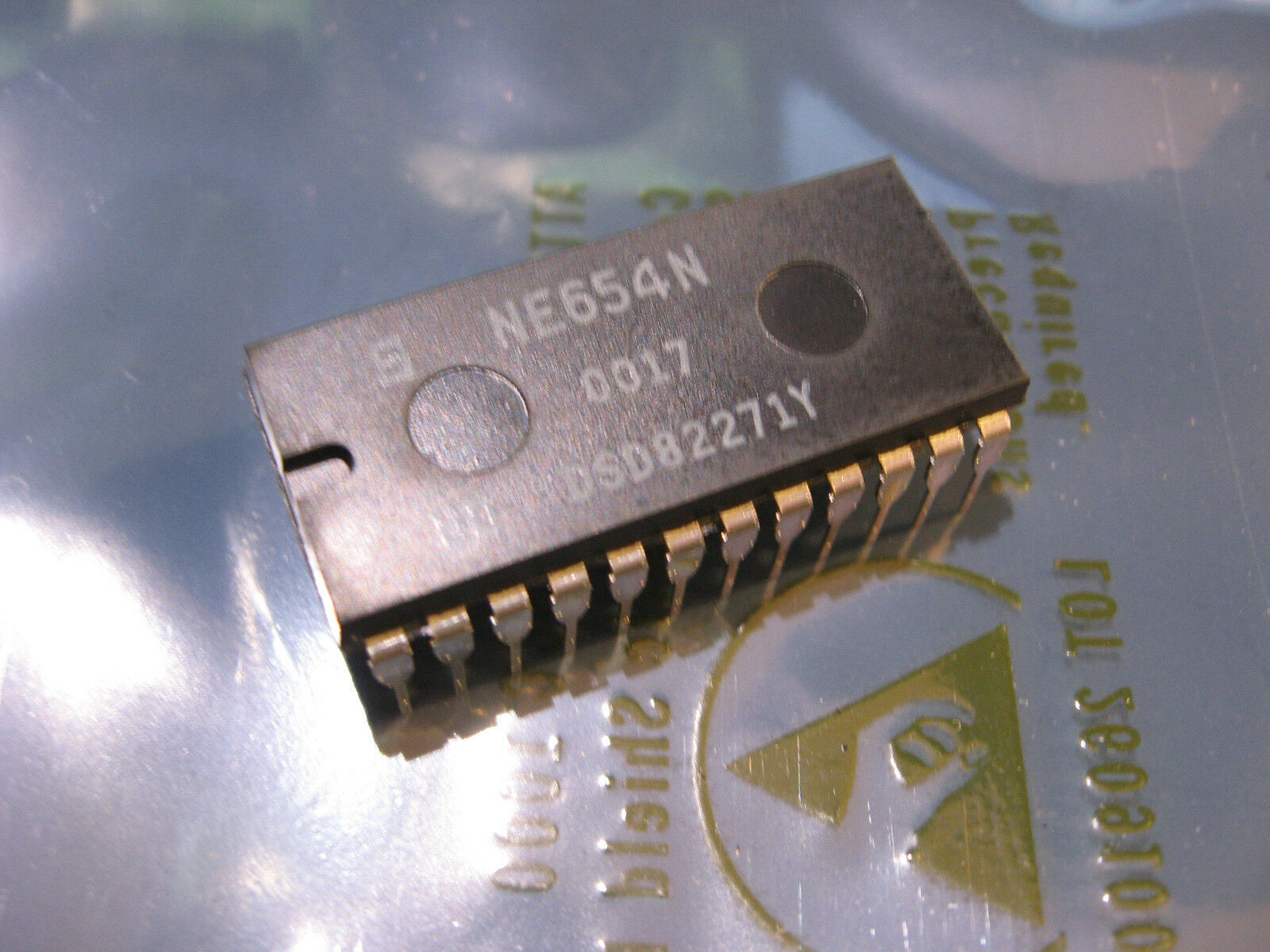 Primary image for NE654N Signetics Dolby IC 24 Pin DIP Plastic Package - NOS Vintage Qty 1