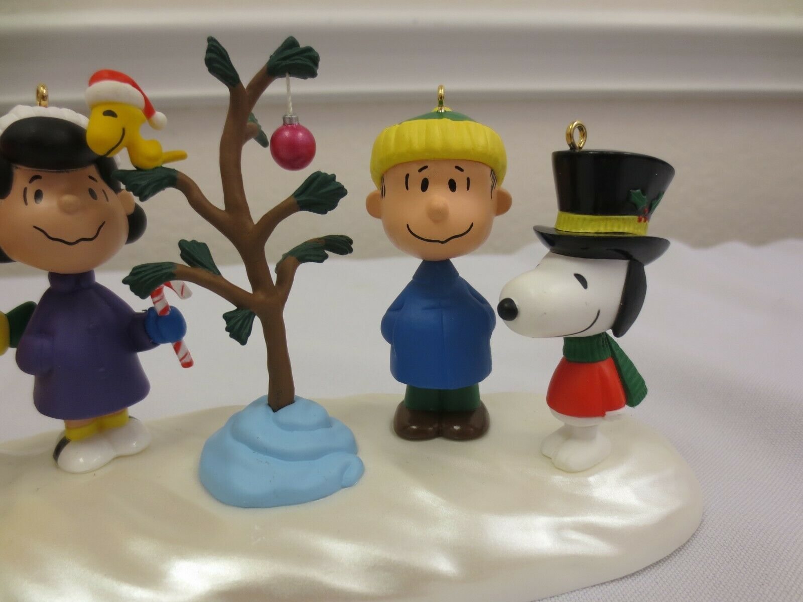 Hallmark Tabletop Display Hallmark A Charlie Brown Christmas Tabletop Display & Four Ornaments ...