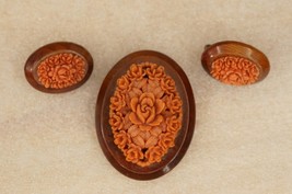 Vintage Costume Jewelry Carved Celluloid Coral Wood Floral Pin &amp; Earrings Set - £35.29 GBP