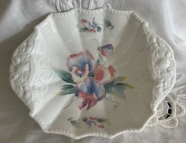 Vintage Handled Bone China Candy Dish Scalloped Little Sweetheart Aynsle... - $183.37 MXN