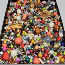 Vintage to Now Assorted Loose Beads for Art &amp; Crafts Jewelry Making Bead... - £15.92 GBP