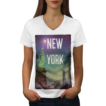 Wellcoda NY Freedom Statue Womens V-Neck T-shirt, America Graphic Design Tee - £16.23 GBP