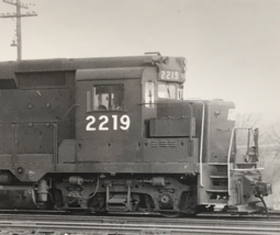 Penn Central Railroad #2219 GP30 Electromotive Train Photo Youngwood PA 1971 - £7.58 GBP