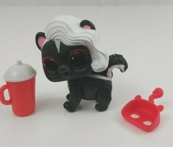 LOL Surprise Pets Black Stripe Skunk With Pet Scoop and Drink Cup - $202.79 MXN