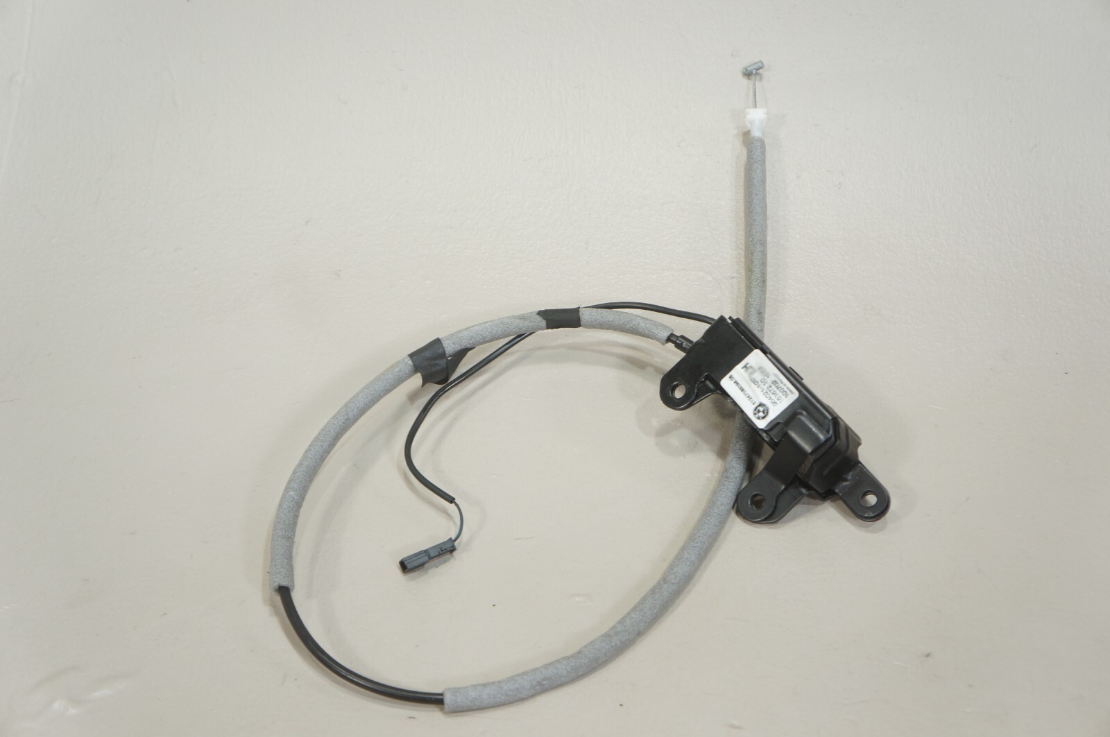 07-2013 bmw x5 e70 rear lower bottom trunk tailgate lid latch lock actuator LH Item image 3