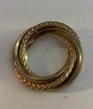 Vintage Gold Tone Braided Double Circle Brooch 1-1/2” - $220.96 MXN