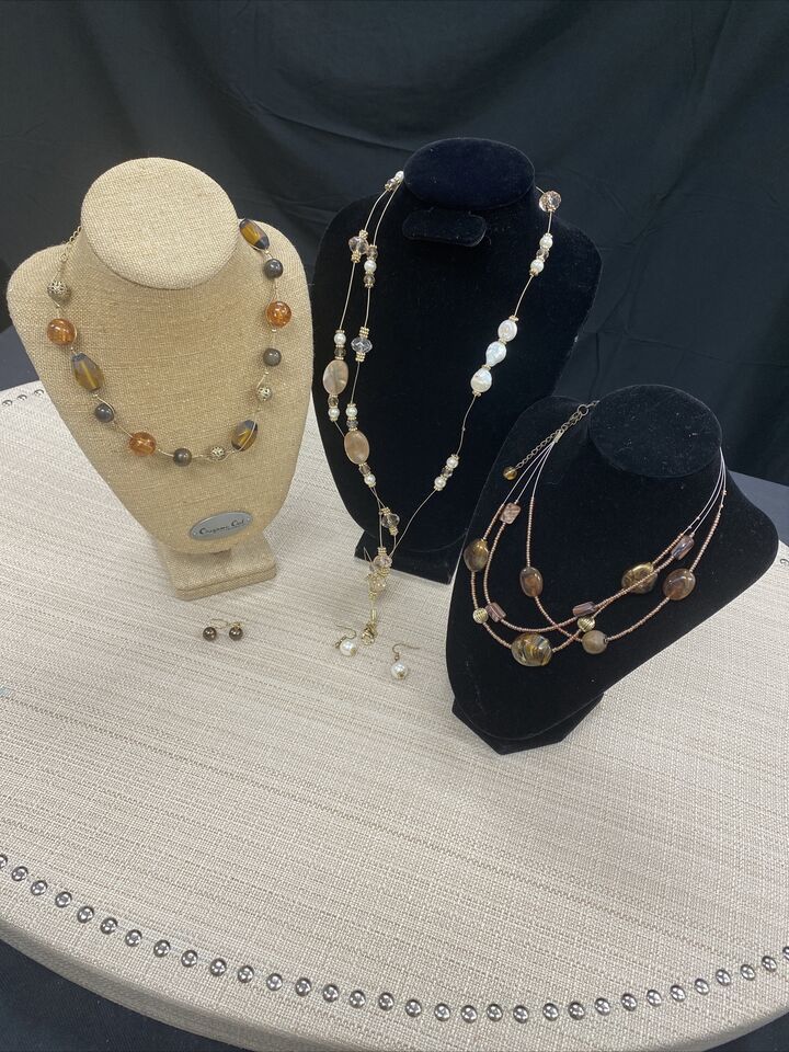 Women’s Costume Necklaces, 3 Necklaces & 2 Earrings (408)