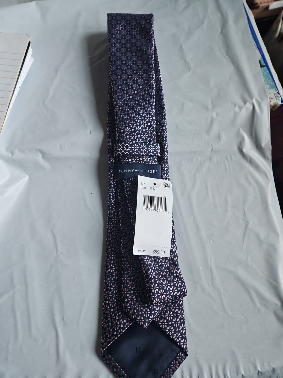 Tommy Hilfiger Men&#39;s Silk Blend Tie Shimmer Purple Flowers NEW MSRP: $69.50 - $18.76