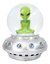 Bizarre Green ET Roswell UFO Alien Sitting On Saucer Spaceship Water Globe - $638.02 MXN