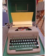 Vintage Royal Quiet De luxe Green Key Portable Typewriter w/ Case Working - $169.63 CAD
